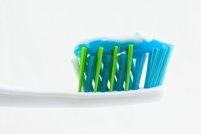 ¿Cómo cepillarte los dientes si llevas brackets?